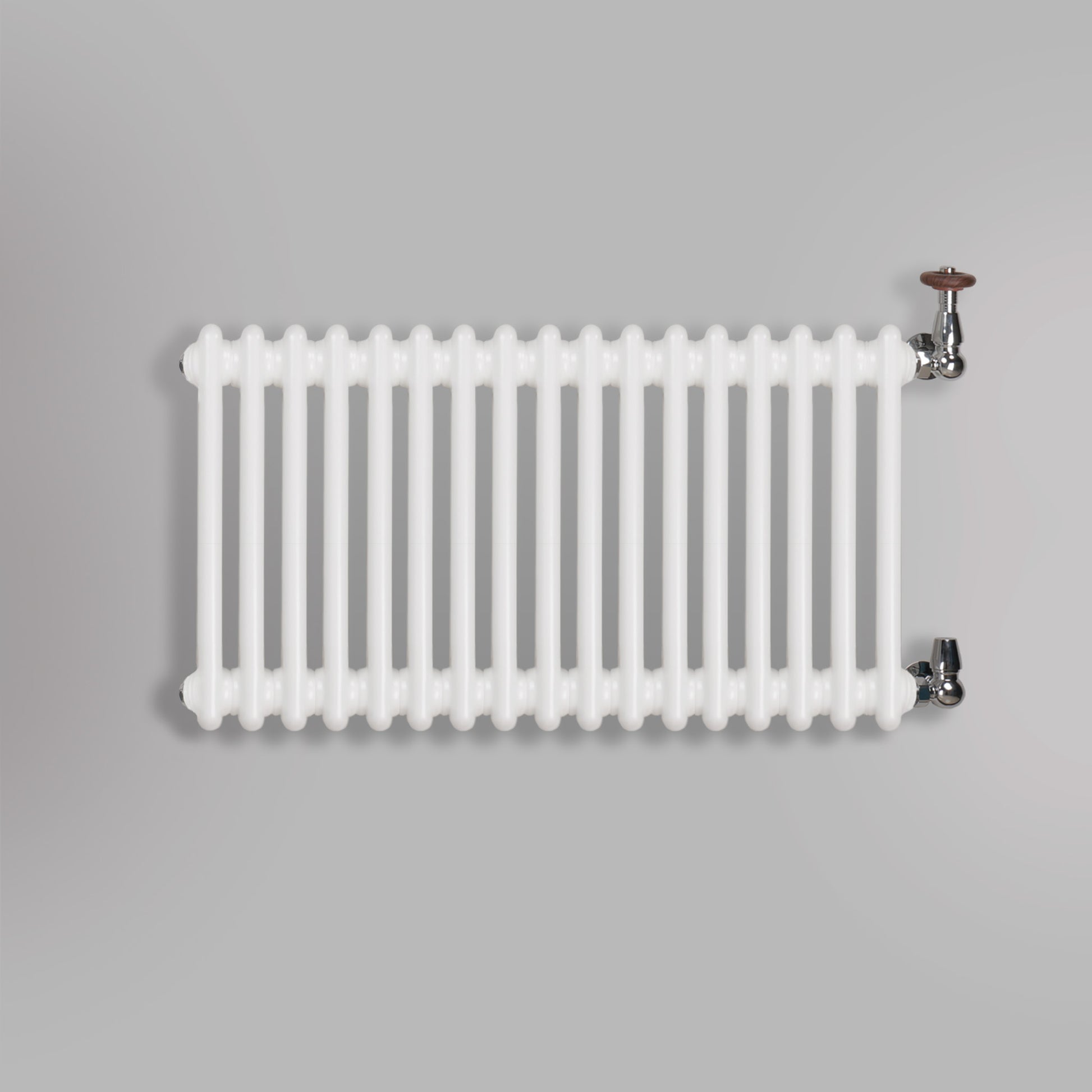 Grzejnik Dekoracyjny Żeberkowy - 3 Kolumnowy Biały - 426x785mm, gładkie tło firmy Empire