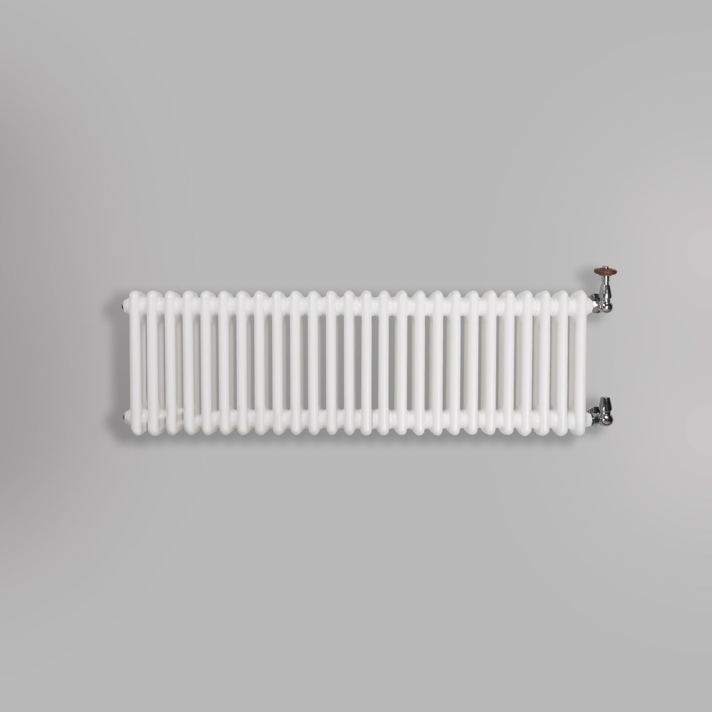 Grzejnik Dekoracyjny Żeberkowy - 3 Kolumnowy Biały - 426x1190mm, gładkie tło firmy Empire