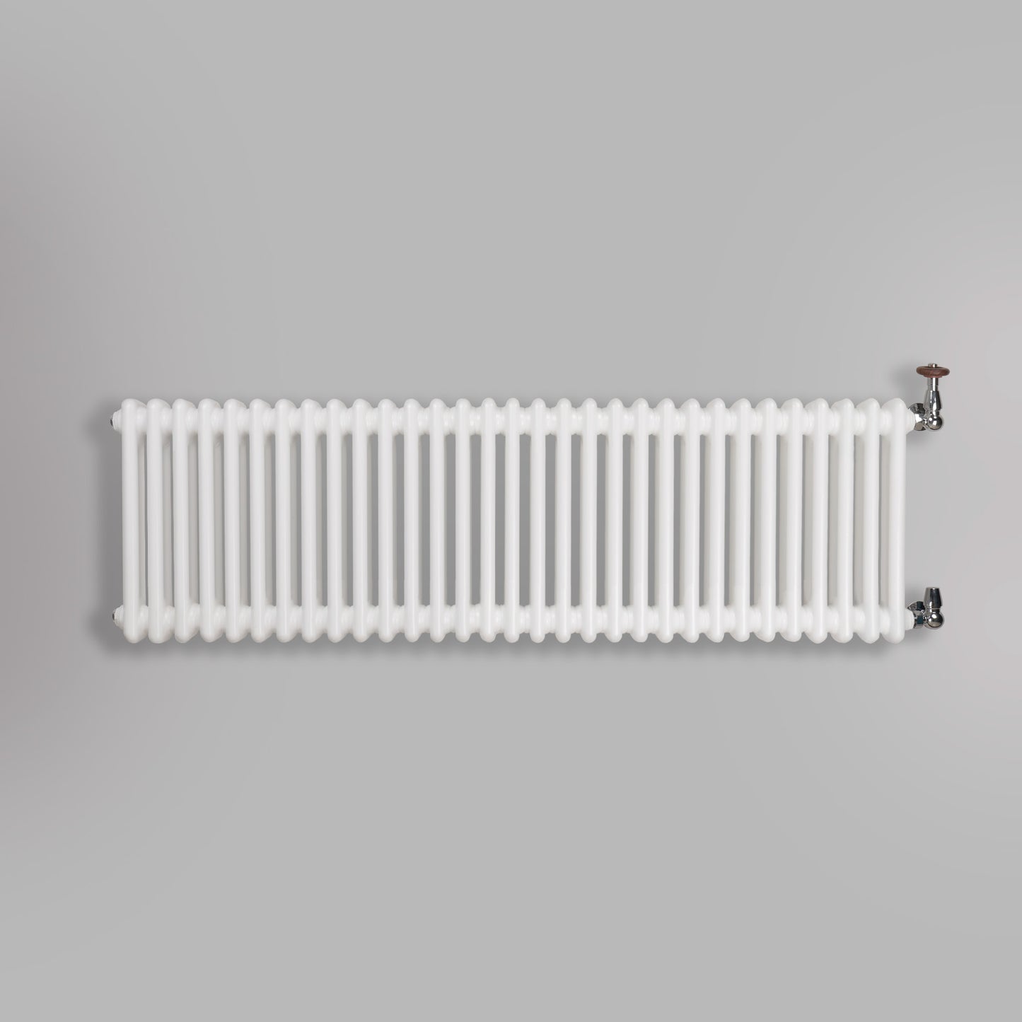 Grzejnik Dekoracyjny Żeberkowy - 3 Kolumnowy Biały - 426x1415mm, gładkie tło firmy Empire