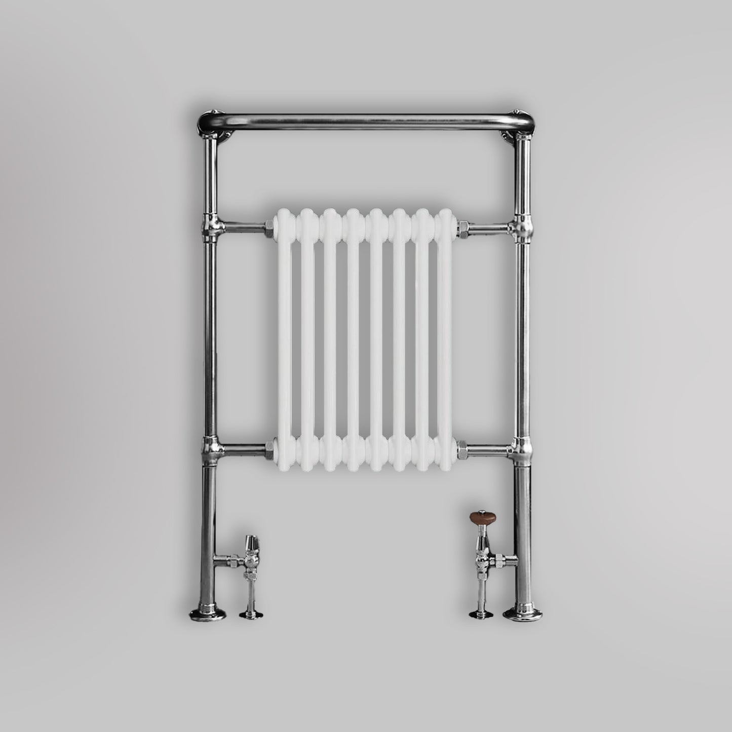 Grzejnik Łazienkowy Tradycyjny Żeberkowy - Chrom - 963x673mm, gładkie tło firmy Empire