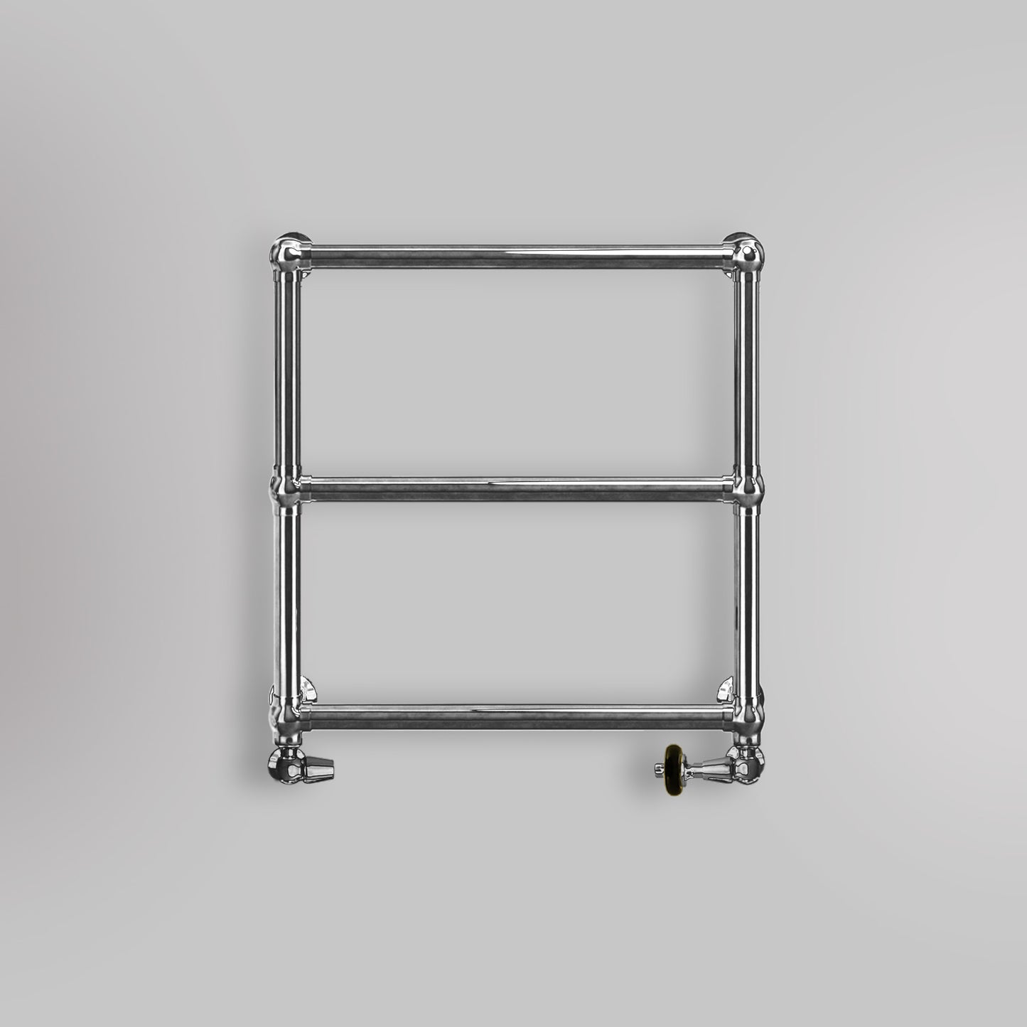 Grzejnik Łazienkowy Tradycyjny Dekoracyjny - Chrom - 680x673mm, gładkie tło firmy Empire