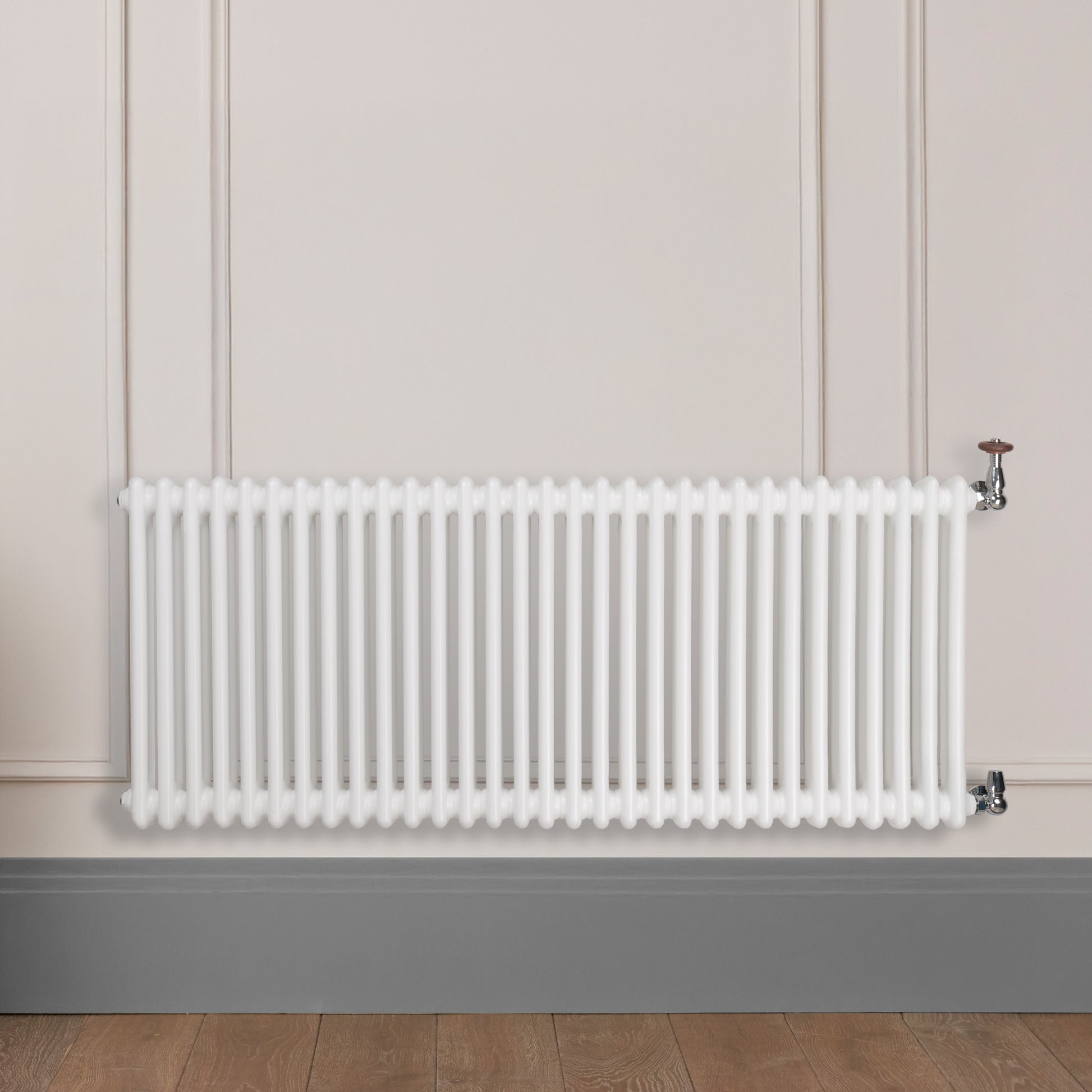 Grzejnik Dekoracyjny Żeberkowy - 2 Kolumnowy Biały - 576x1415mm, Designerski grzejnik na ścianie wyłożonej panelami Empire