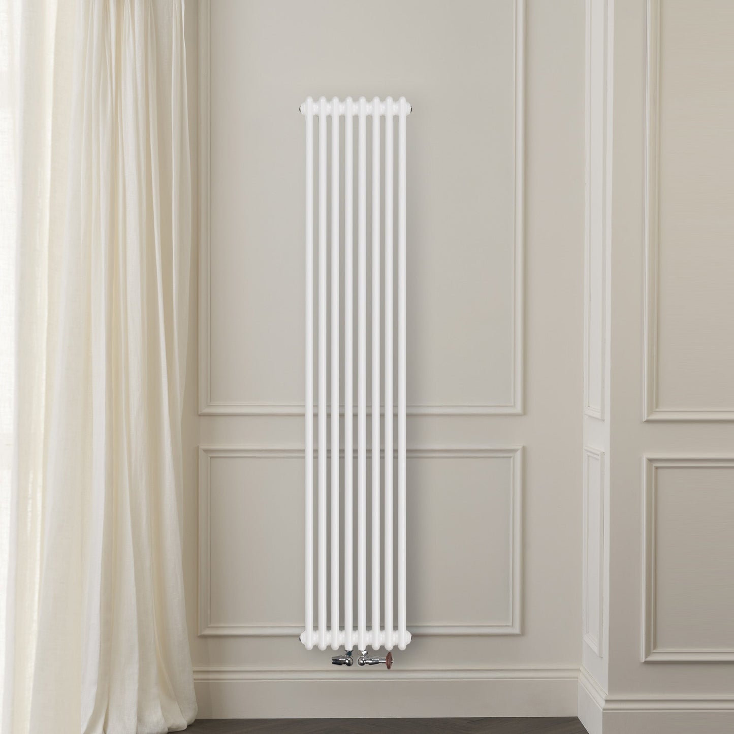 Grzejnik Dekoracyjny Żeberkowy Pionowy - 3 Kolumnowy Biały - 1800x380mm, Designerski grzejnik na ścianie wyłożonej panelami Empire