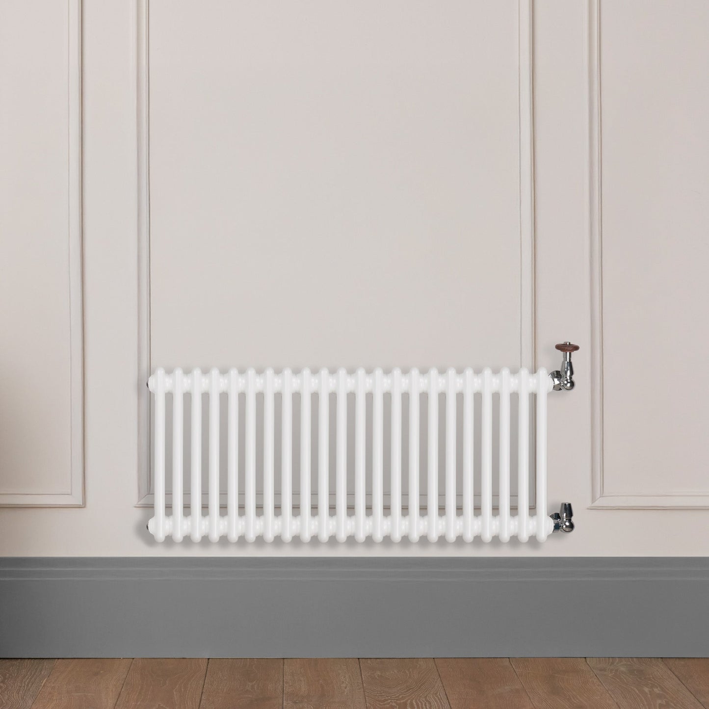 Grzejnik Dekoracyjny Żeberkowy - 3 Kolumnowy Biały - 426x1010mm, Designerski grzejnik na ścianie wyłożonej panelami Empire