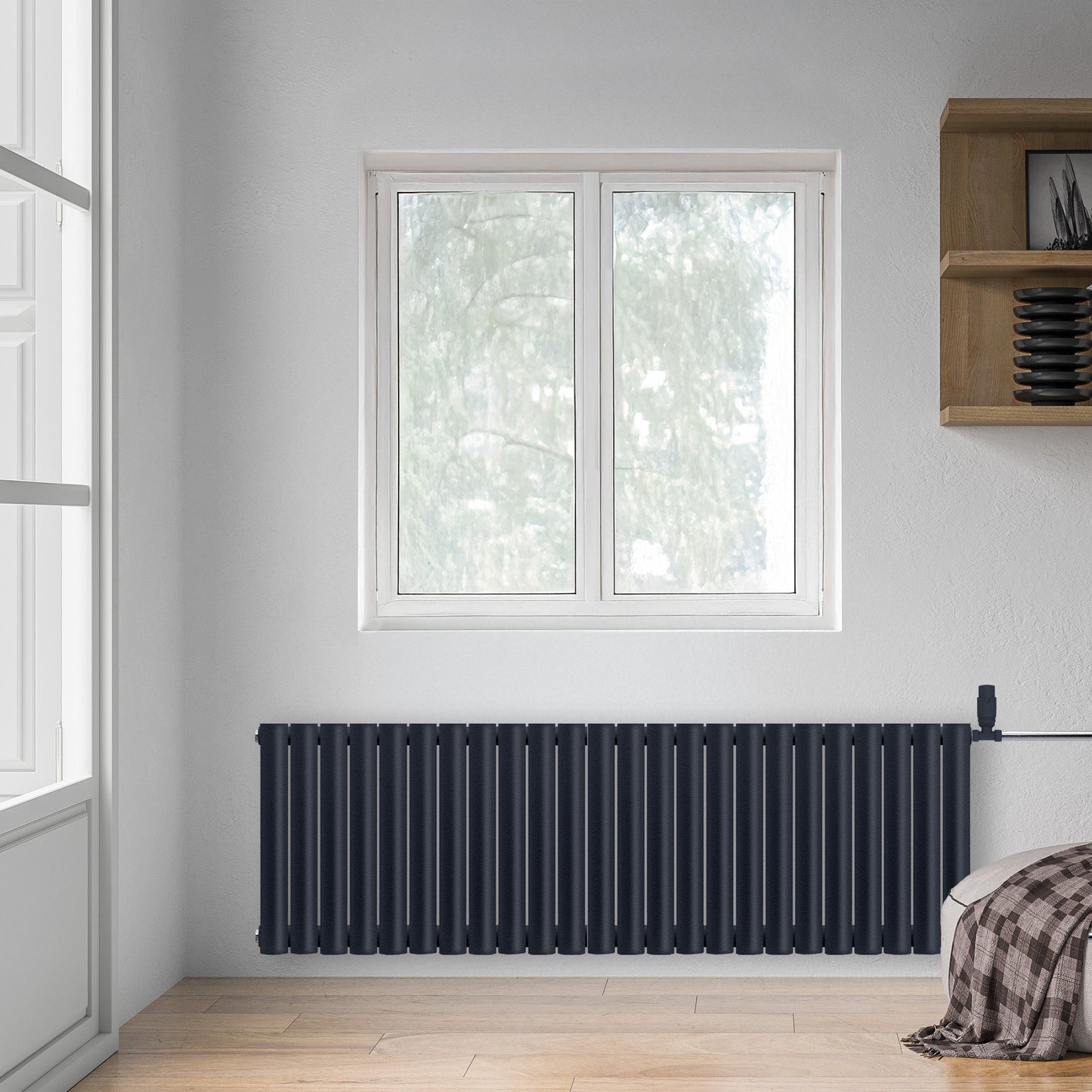 Grzejnik Dekoracyjny - Owalny Kolumnowy Antracytowy - 545x1416mm, poziomy grzejnik w sypialni firmy Heissmann