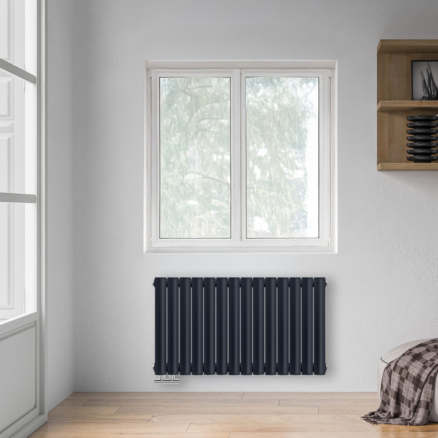 Grzejnik Dekoracyjny - Owalny Podwójny Kolumnowy Antracytowy - 560x826mm, poziomy grzejnik w sypialni firmy Heissmann