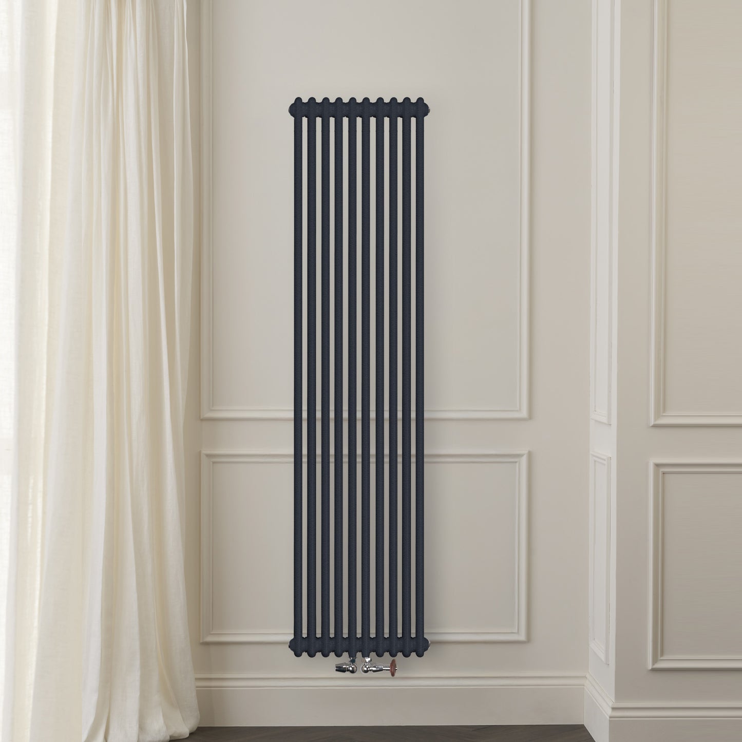 Grzejnik Dekoracyjny Pionowy - 3 Kolumnowy Szary - 1800x470mm, Designerski grzejnik na ścianie wyłożonej panelami Empire