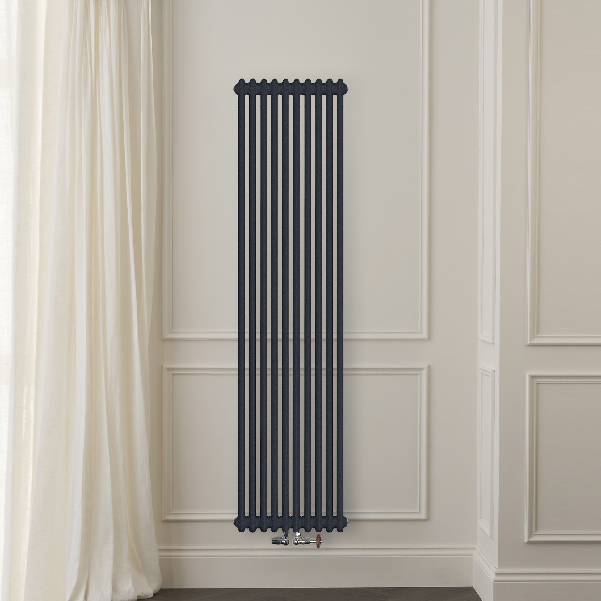 Grzejnik Dekoracyjny Pionowy - 3 Kolumnowy Szary - 1800x470mm, Designerski grzejnik na ścianie wyłożonej panelami Empire