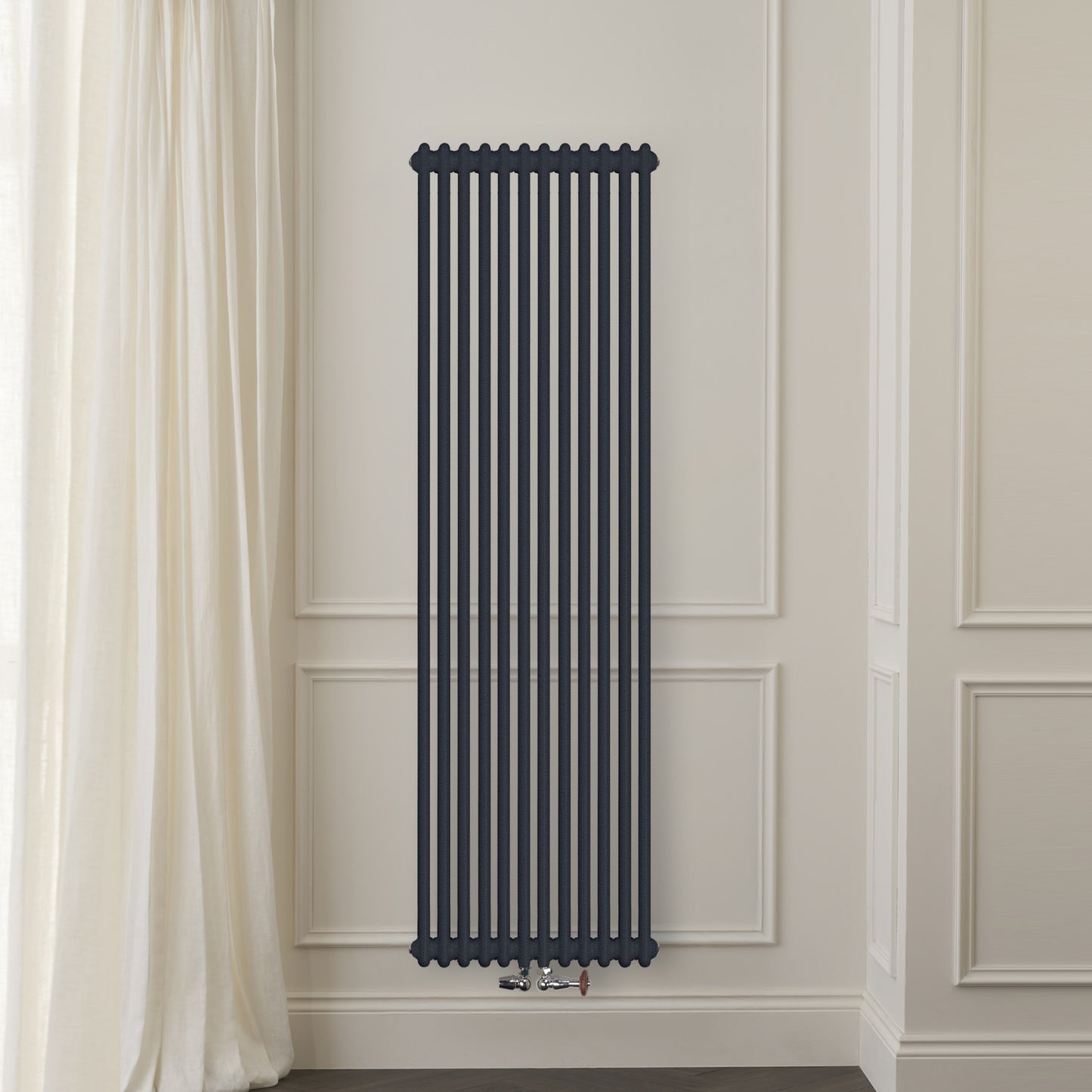 Grzejnik Dekoracyjny Pionowy - 3 Kolumnowy Szary - 1800x560mm, Designerski grzejnik na ścianie wyłożonej panelami Empire