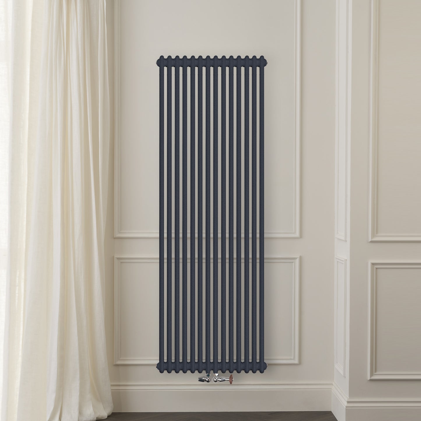 Grzejnik Dekoracyjny Pionowy - 3 Kolumnowy Szary - 1800x650mm, Designerski grzejnik na ścianie wyłożonej panelami Empire