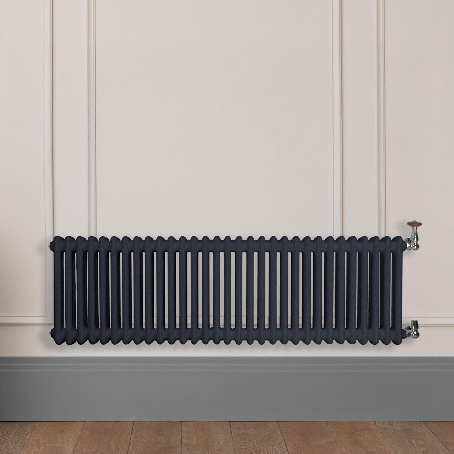 Grzejnik Dekoracyjny Żeberkowy - 3 Kolumnowy Antracytowy - 426x1415mm, poziomy grzejnik dekoracyjny w ścianie panelowej