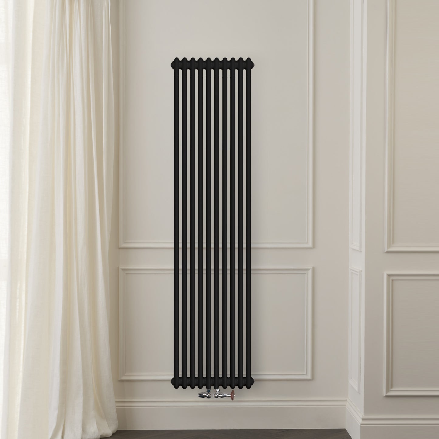 Grzejnik Dekoracyjny Pionowy - 3 Kolumnowy Czarny - 1800x470mm, Designerski grzejnik na ścianie wyłożonej panelami Empire