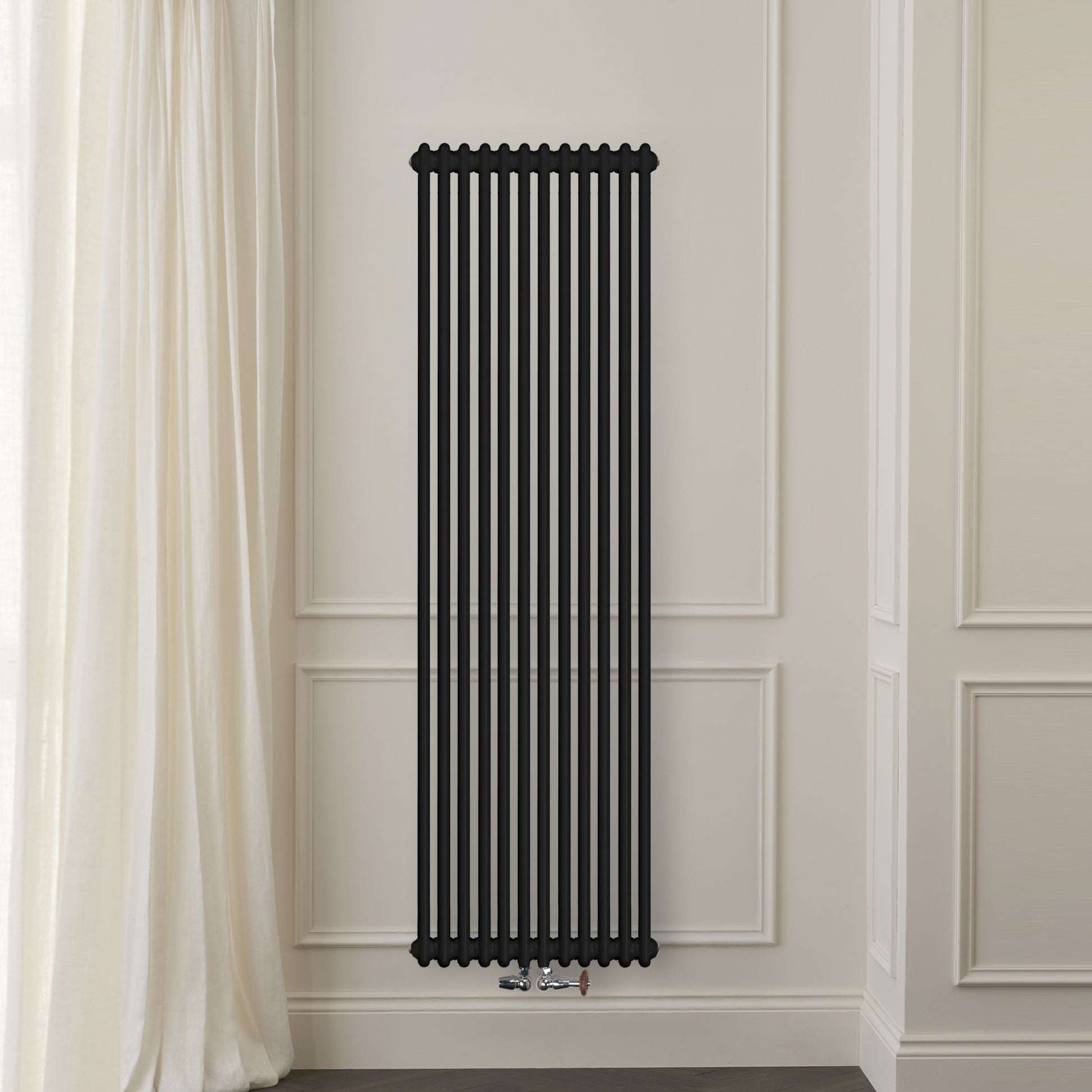 Grzejnik Dekoracyjny Pionowy - 3 Kolumnowy Czarny - 1800x560mm, Designerski grzejnik na ścianie wyłożonej panelami Empire