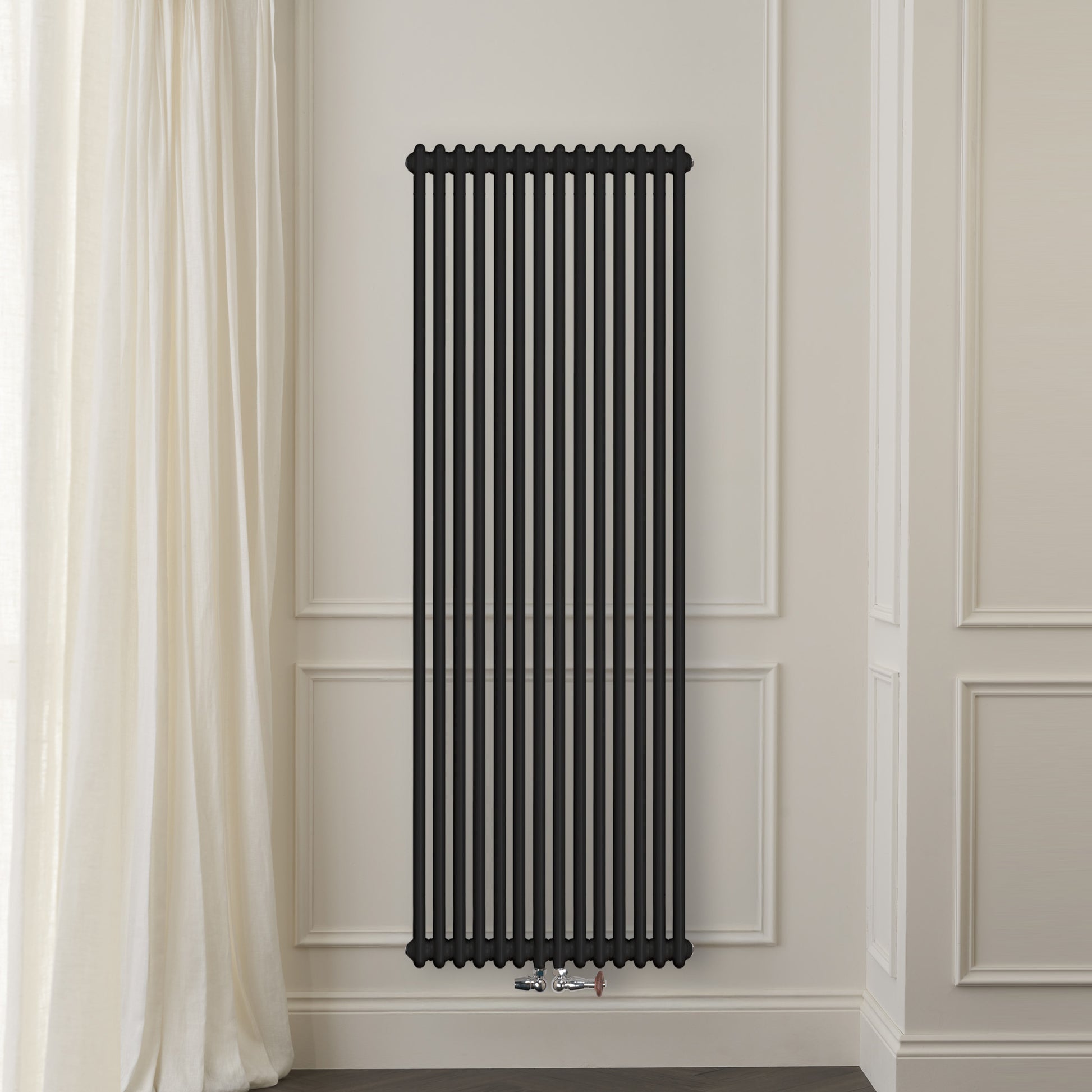 Grzejnik Dekoracyjny Pionowy - 3 Kolumnowy Czarny - 1800x650mm, Designerski grzejnik na ścianie wyłożonej panelami Empire