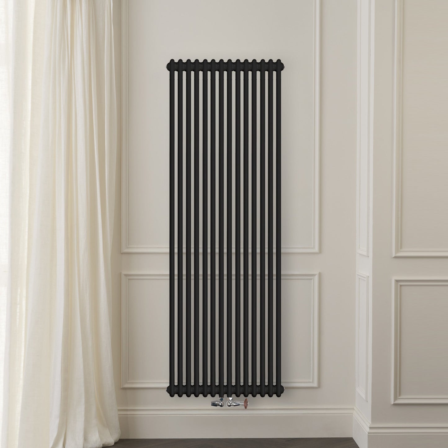 Grzejnik Dekoracyjny Pionowy - 3 Kolumnowy Czarny - 1800x650mm, Designerski grzejnik na ścianie wyłożonej panelami Empire