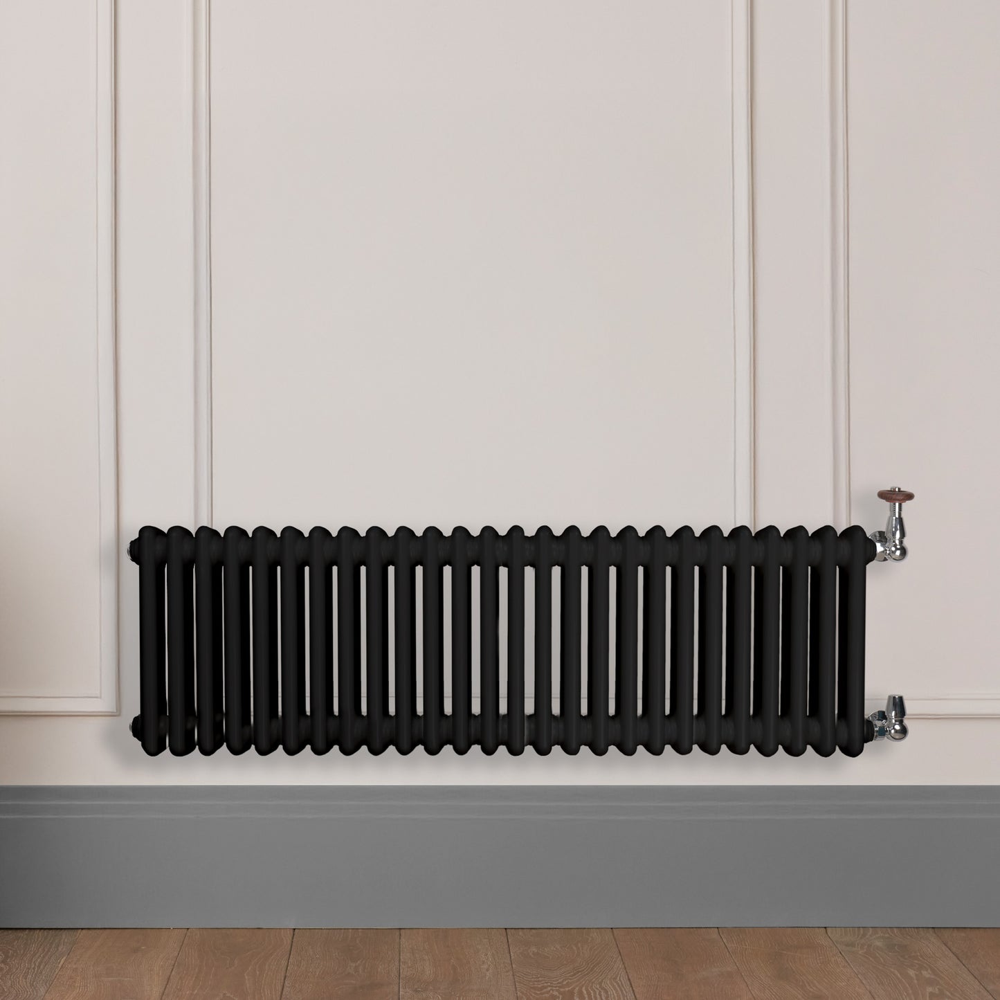 Grzejnik Dekoracyjny Żeberkowy - 3 Kolumnowy Czarny - 426x1190mm, Designerski grzejnik na ścianie wyłożonej panelami Empire