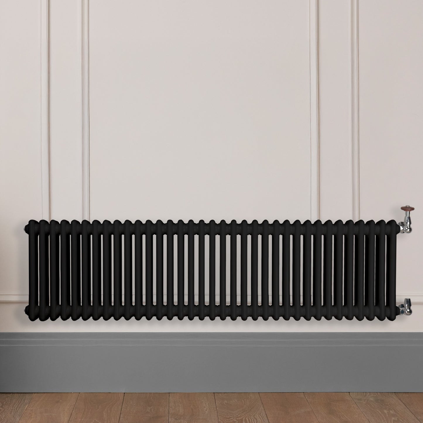 Grzejnik Dekoracyjny Żeberkowy - 3 Kolumnowy Czarny - 426x1595mm, Designerski grzejnik na ścianie wyłożonej panelami Empire