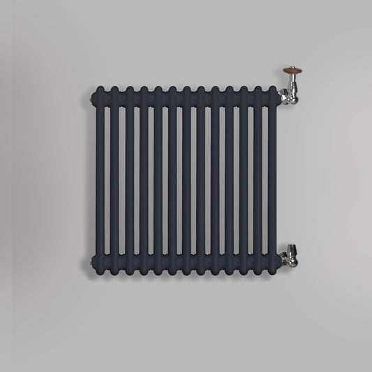 Grzejnik Dekoracyjny Żeberkowy - 3 Kolumnowy Antracytowy - 576x605mm, gładkie tło firmy Empire