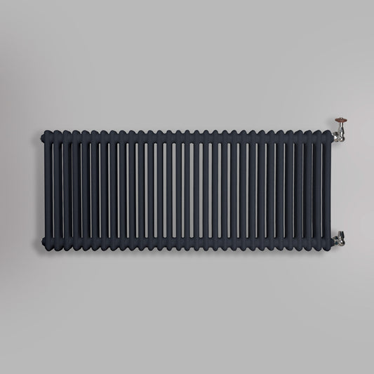 Grzejnik Dekoracyjny Żeberkowy - 3 Kolumnowy Antracytowy - 576x1415mm, gładkie tło firmy Empire