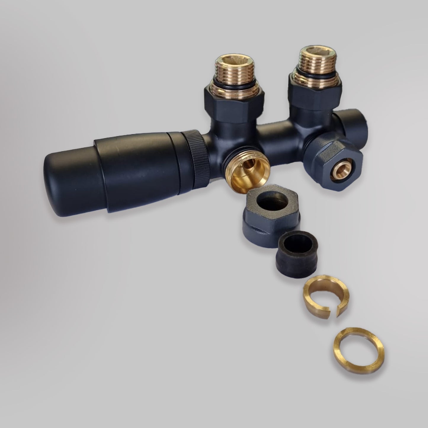 Zestaw zaworów termostatycznych 50mm - Czarny, dekoracyjne zawory grzejnikowe Mandelli - gładkie tło