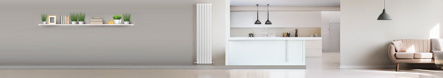 Grzejnik pionowy na szarej ścianie nowoczesnego salonu – przykład, jak grzejniki ozdobne pionowe mogą harmonijnie wkomponować się w minimalistyczne wnętrze z jasnymi meblami i stylowym oświetleniem.