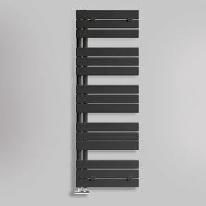 Grzejnik Łazienkowy Dekoracyjny Nowoczesny - Czarny - 1430x500mm, gładkie tło firmy Lazzarini