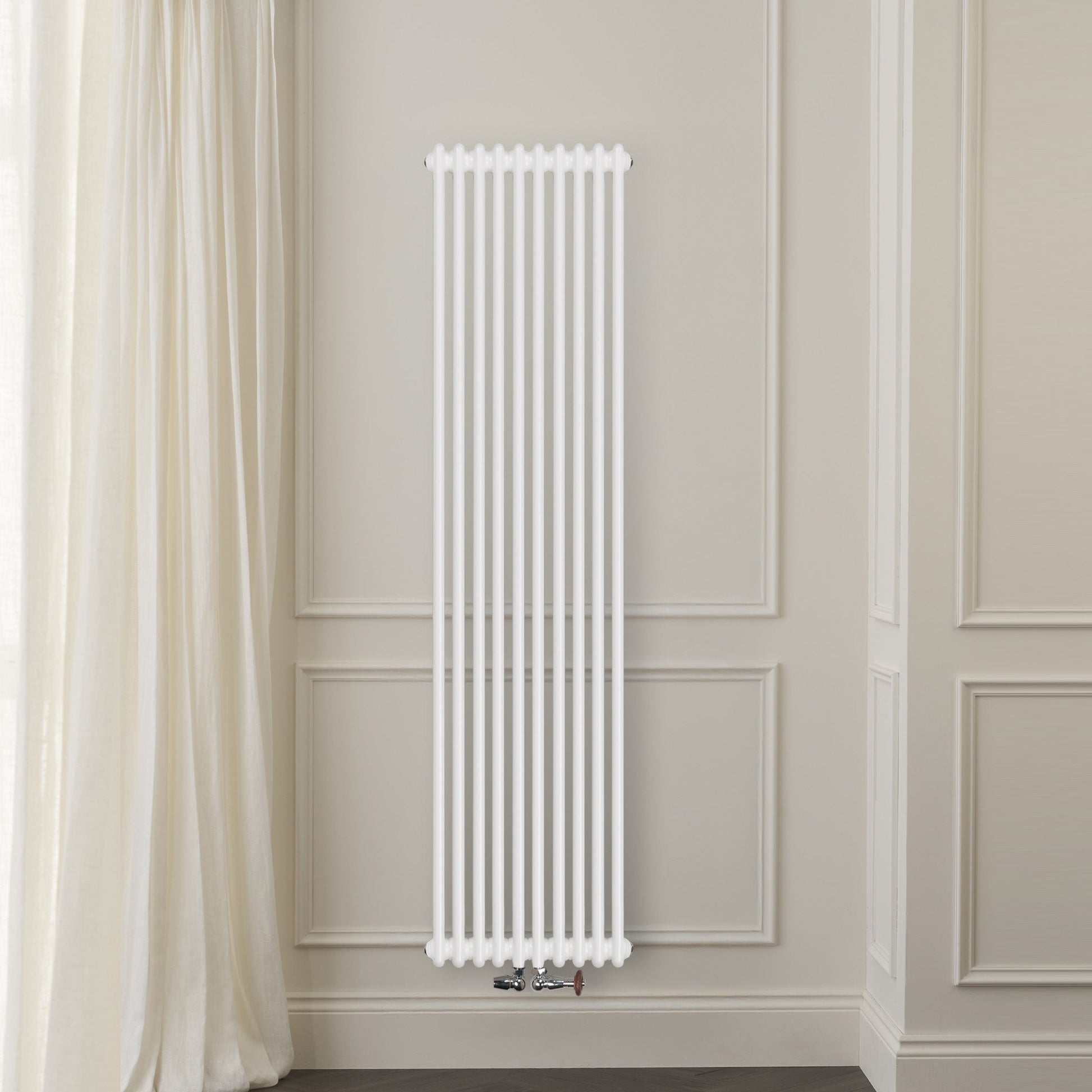 Grzejnik Dekoracyjny Żeberkowy Pionowy - 3 Kolumnowy Biały - 1800x470mm, pionowy grzejnik dekoracyjny w ścianie panelowej