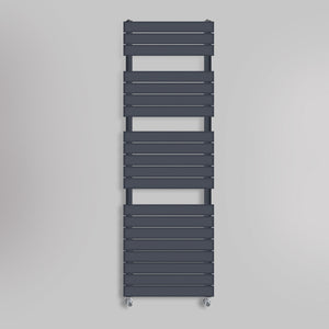 Grzejnik Łazienkowy Nowoczesny - Antracyt - 1564x500mm, gładkie tło firmy Heissmann