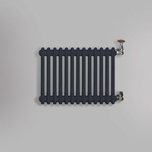 Grzejnik Dekoracyjny Żeberkowy - 3 Kolumnowy Antracytowy - 426x605mm, gładkie tło firmy Empire
