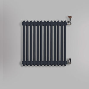 Grzejnik Dekoracyjny Żeberkowy - 3 Kolumnowy Antracytowy - 576x605mm, gładkie tło firmy Empire