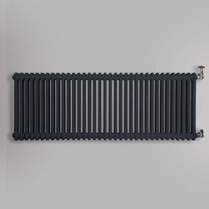 Grzejnik Dekoracyjny Żeberkowy - 3 Kolumnowy Antracytowy - 576x1595mm, gładkie tło firmy Empire
