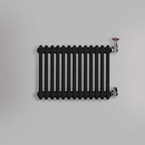 Grzejnik Dekoracyjny Żeberkowy - 3 Kolumnowy Czarny - 426x605mm, gładkie tło firmy Empire